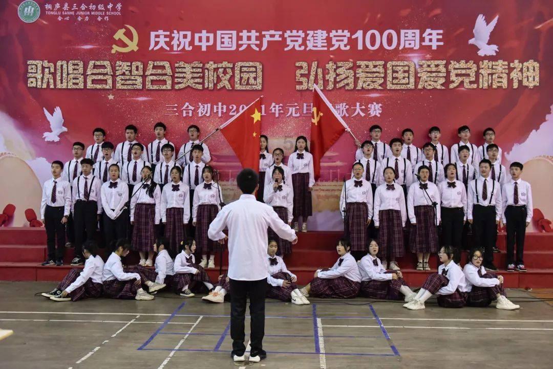 老人有手抖的病，其他都正常，就是感觉吃饭穿衣不便，有什么妙招吗？